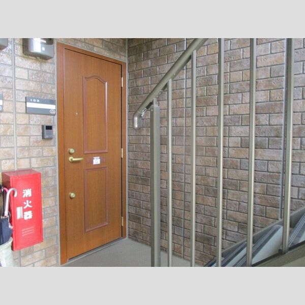 ピュア　調103号室 玄関