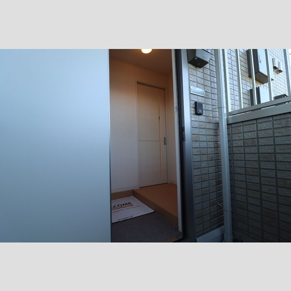 バラディー伏見107号室 玄関