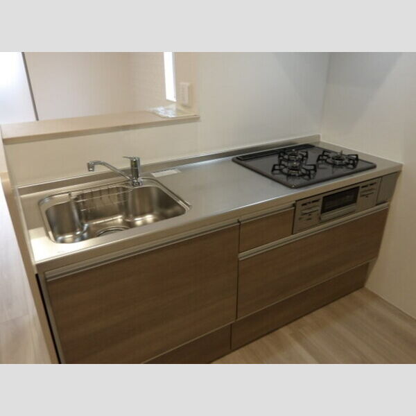 Cradle(クレイドル)110号室 対面式3口ガスコンロ付システムキッチン