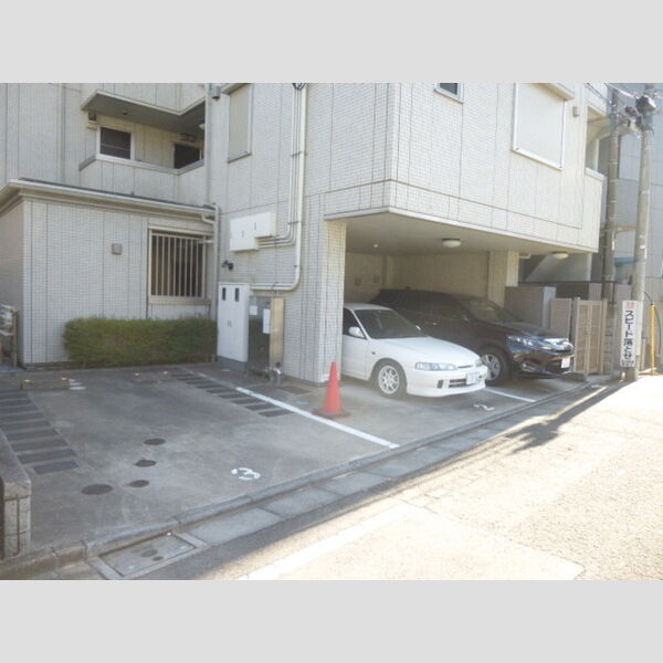 メゾン・ド・オーク306号室 駐車場