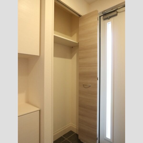 グランドソレイユⅥ 玄関　収納