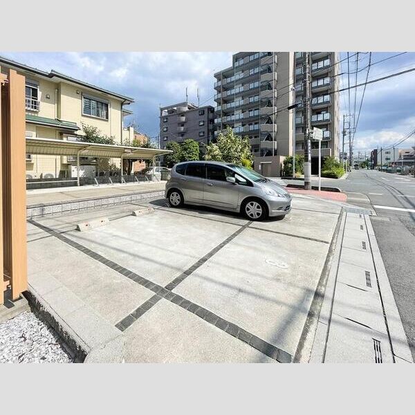 ファルナーズ 駐車場