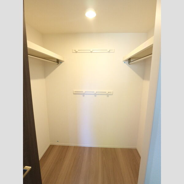 mona ウォークインクローゼット