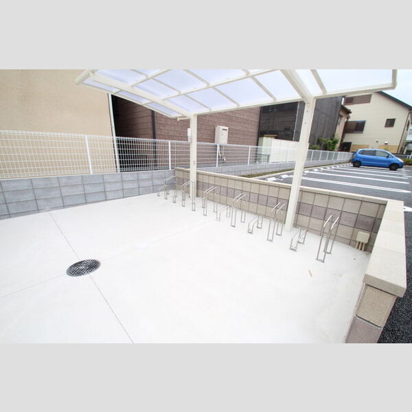 カルデア 駐輪場は屋根付き!