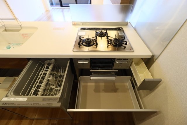 ラ・フォルム神楽坂 システムキッチン（3口ガスコンロ・グリル付）