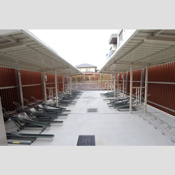 アルメリア　B棟 駐車場