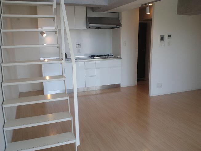 プライムアーバン浮間公園605号室 リビング