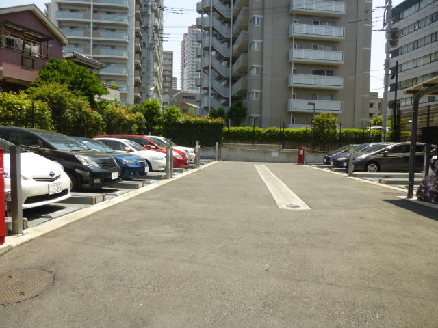 浦和パークハウス1205号室 駐車場2015/6撮影