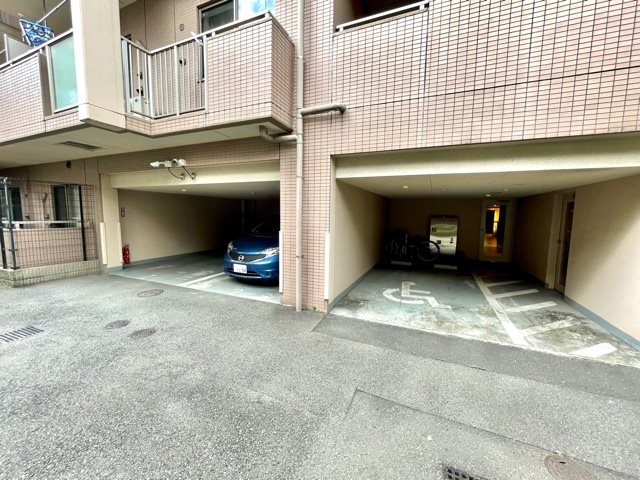 レジディア千鳥町4階 駐車場