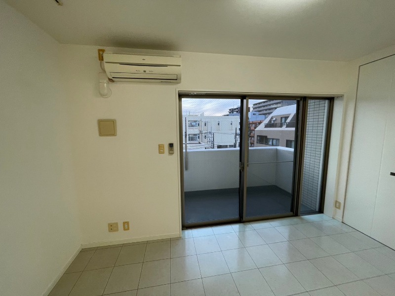 ヴィータローザ横浜吉野町 リビング