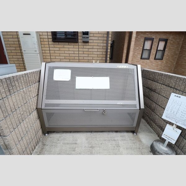 Toit Vert(トワ　ヴェール)102号室 ゴミストッカー