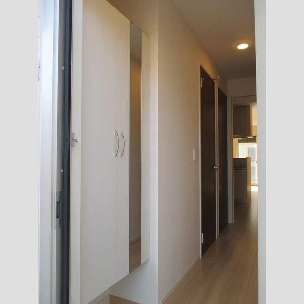 ヴァンベール105号室 玄関