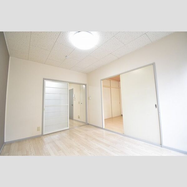 サニーコートハタⅡ 洋室①【居室照明付き】