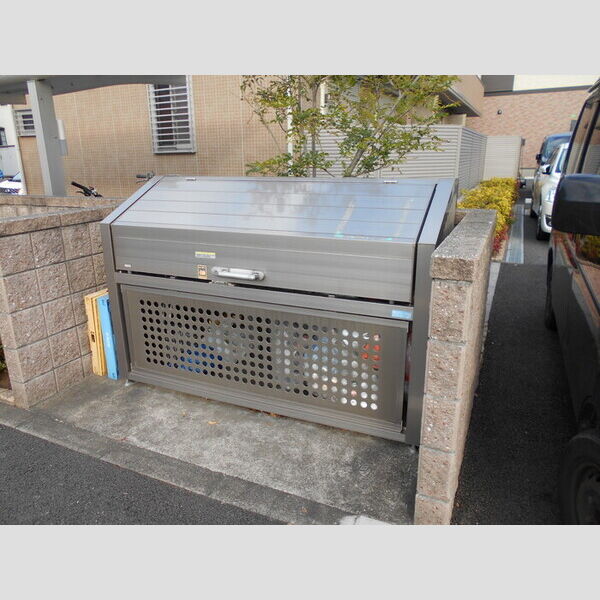 メゾン・ド・リュー E ゴミ置き場