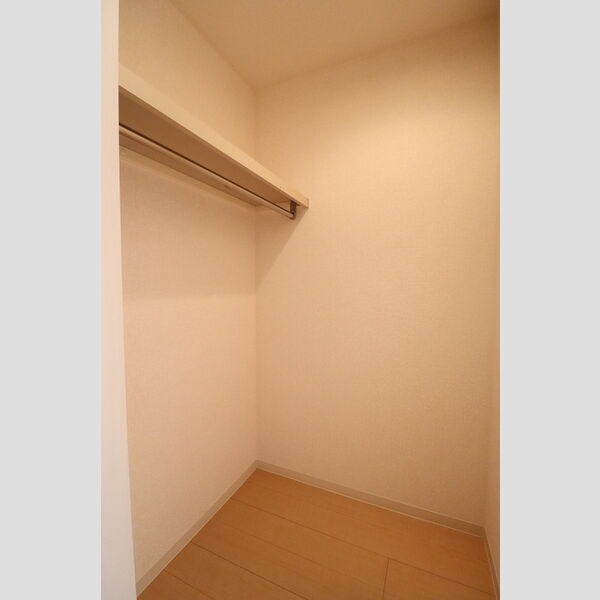 ロイヤルクレッセント西登戸参番館103号室 同建物別部屋の参考画像