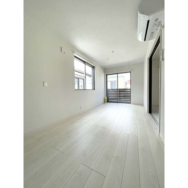 洗足HOUSEテラスハウスA号室 窓の多い間取りです。