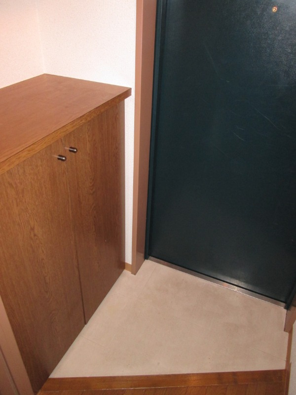 メゾンドコート八丁堀 玄関