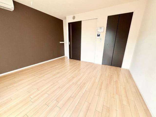 サン　コンフォート202号室 洋室