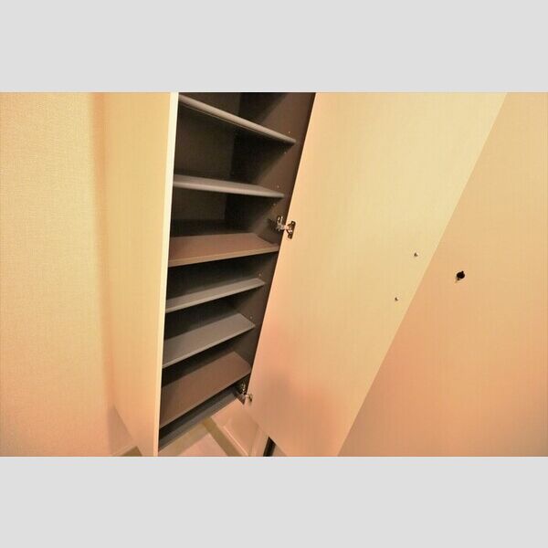 アイウェル湘南台 玄関のシューズボックス