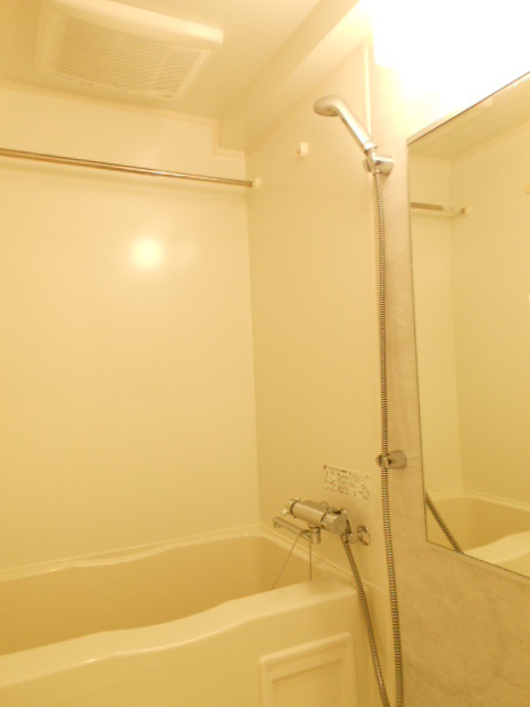 グランド・ガーラ池袋11階 浴室乾燥機付きバスルーム