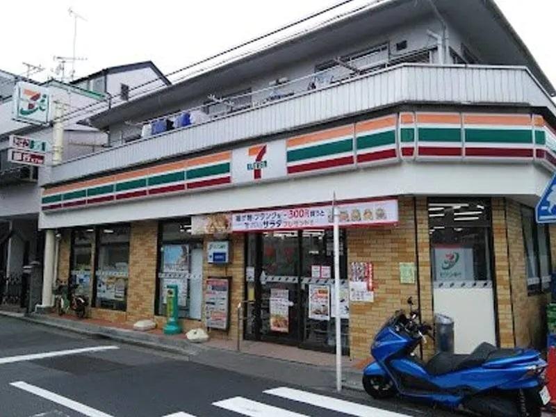 グランデュール白楽105号室 セブンイレブン徒歩1分