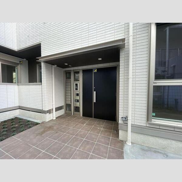 ルリアン綾瀬Ⅱ103号室 エントランス