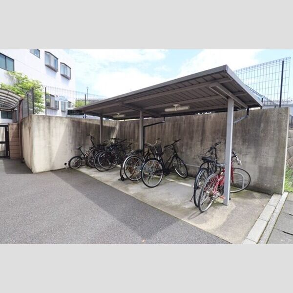 ルミエールK 駐輪場