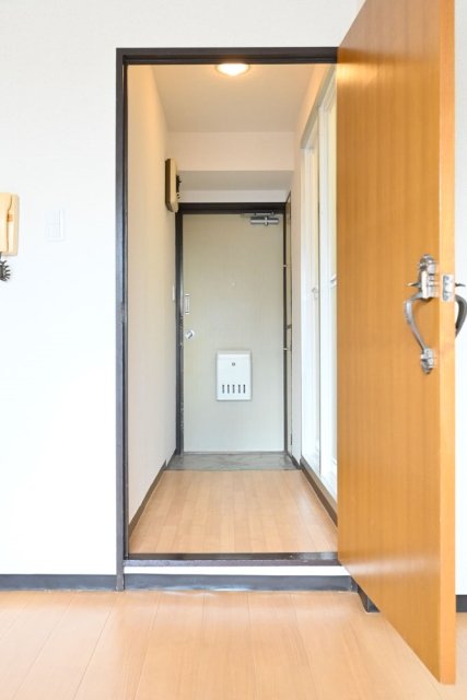 日興パレス駒場6階 玄関