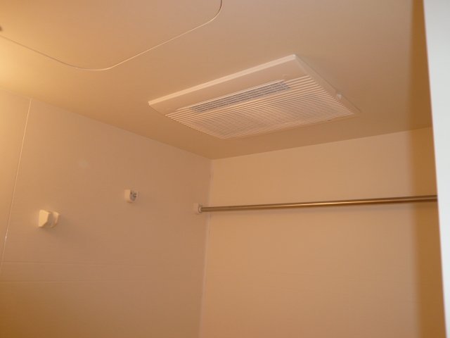 ヴィアーレ・ガーナ103号室 浴室乾燥機