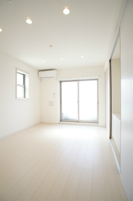 リブリ・ジュネス聖1階 内観