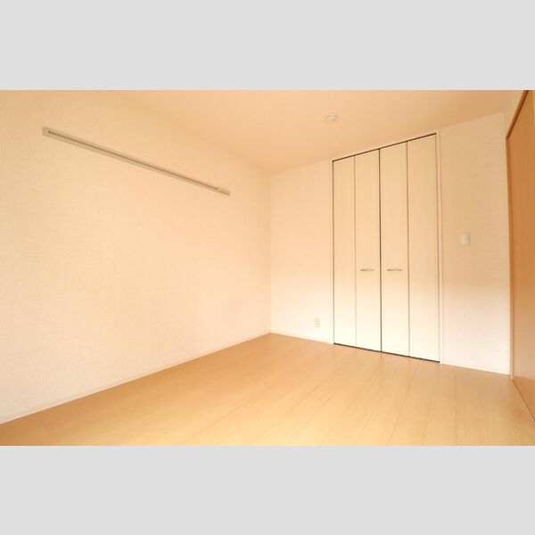 ディア・ドリーム　B102号室 南側洋室