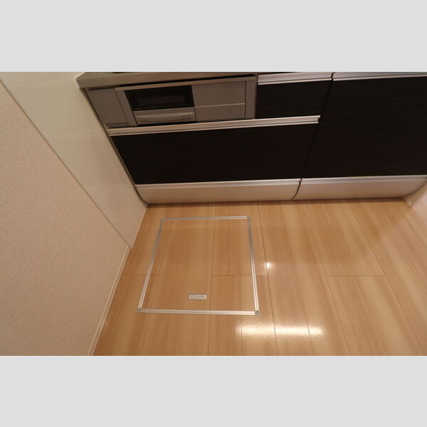 ヴィルヌーヴ　B棟106号室 床下収納