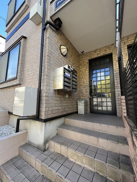 アーバンスクエア江原町Ｂ棟0105号室 エントランス