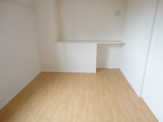 Ｒｏｍａｎｔｉｓ　Ｋａｗａｇｕｃｈｉ（ロマンティス　川口） 洋室５．２帖