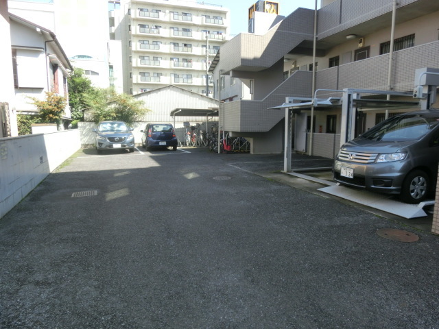 エトワール下赤塚 駐車場