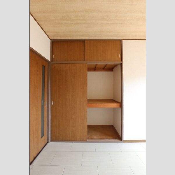 雅参番館 物入
