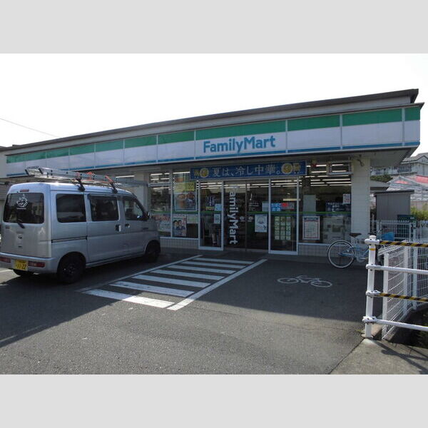 クローカス205号室 ファミリーマート日野北野街道店(358m)