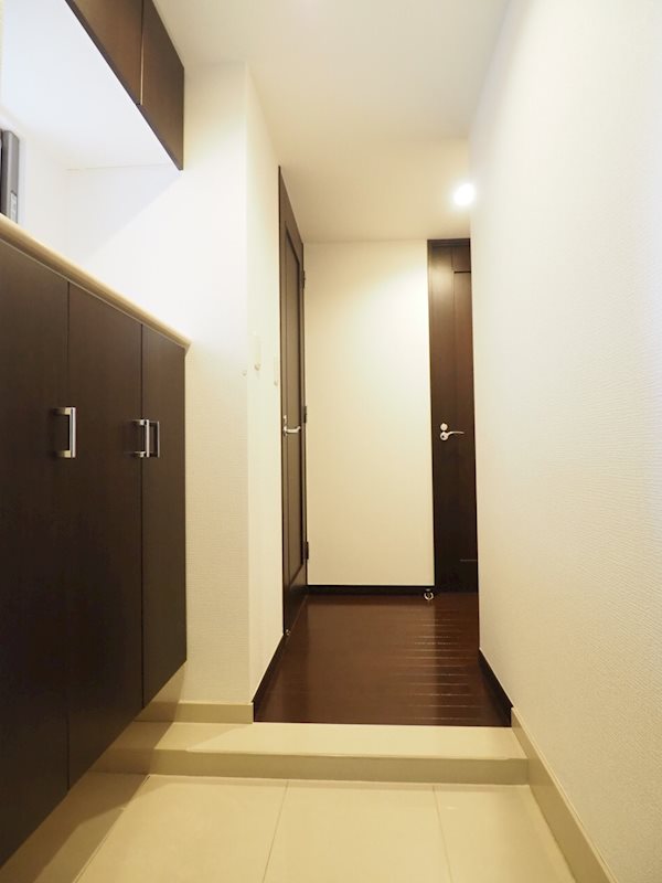 パークフラッツ市谷台町坂2階 玄関