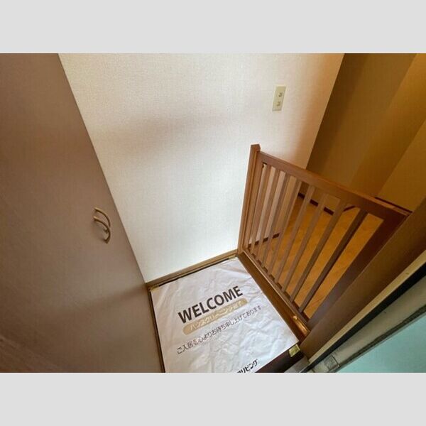 フローラルコート202号室 玄関