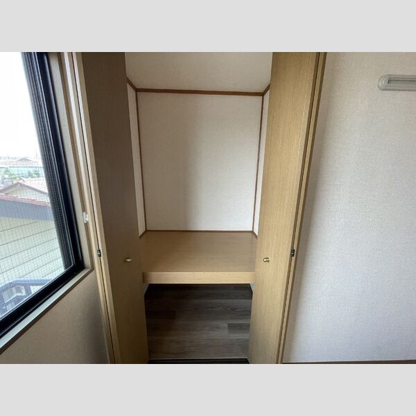 シャルマン上山201号室 押入れ