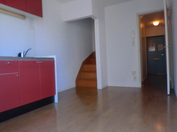 レオパレスＵＲＢＡＮ－ＨＩＬＬＳ リビング