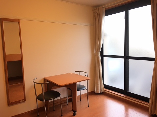 レオパレスフローラル北美町 リビング