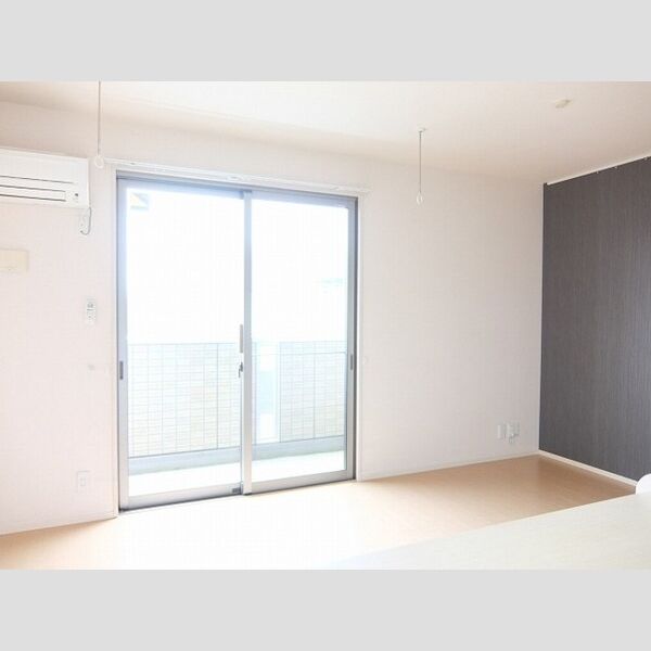 ファインフレッサ301号室 ♪南向きの明るいLDK 11.7帖♪