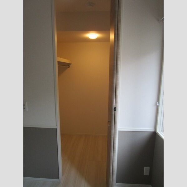 クレスト谷原101号室 ウォークインクローゼット