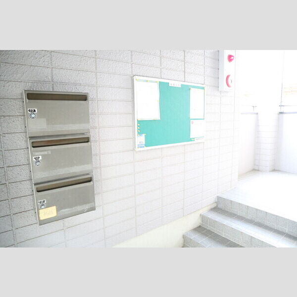 ヴァンベール東川口　Ⅰ/Ⅱ/ⅢⅡ101号室 階段室