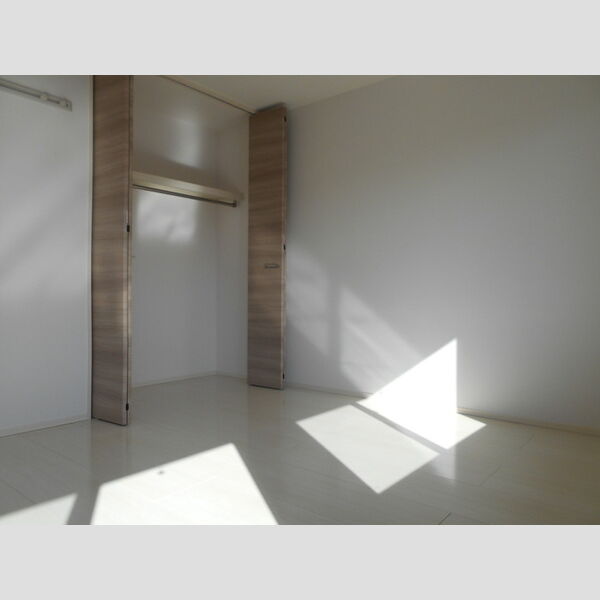 アンリシール・レイク203号室 南側洋室