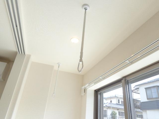 オーク　テラス106号室 室内物干し金具