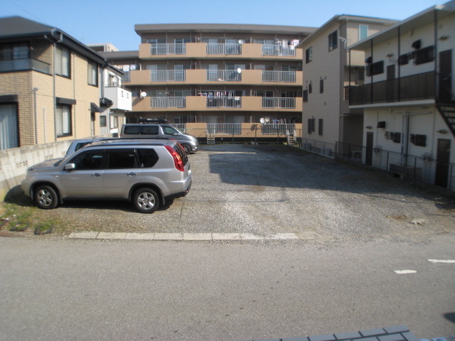 アネックス本郷 外観3（駐車場）