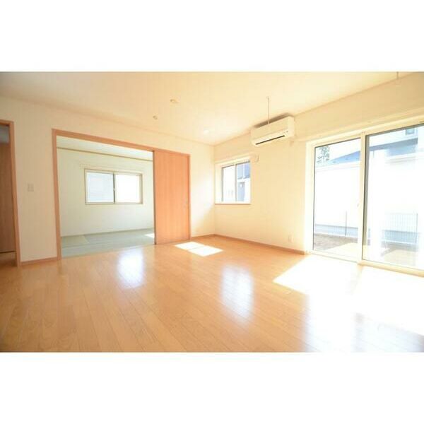 能ヶ谷四丁目戸建A リビング