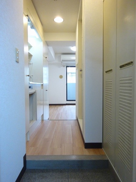 パーク・ノヴァ横浜阪東橋弐番館 玄関